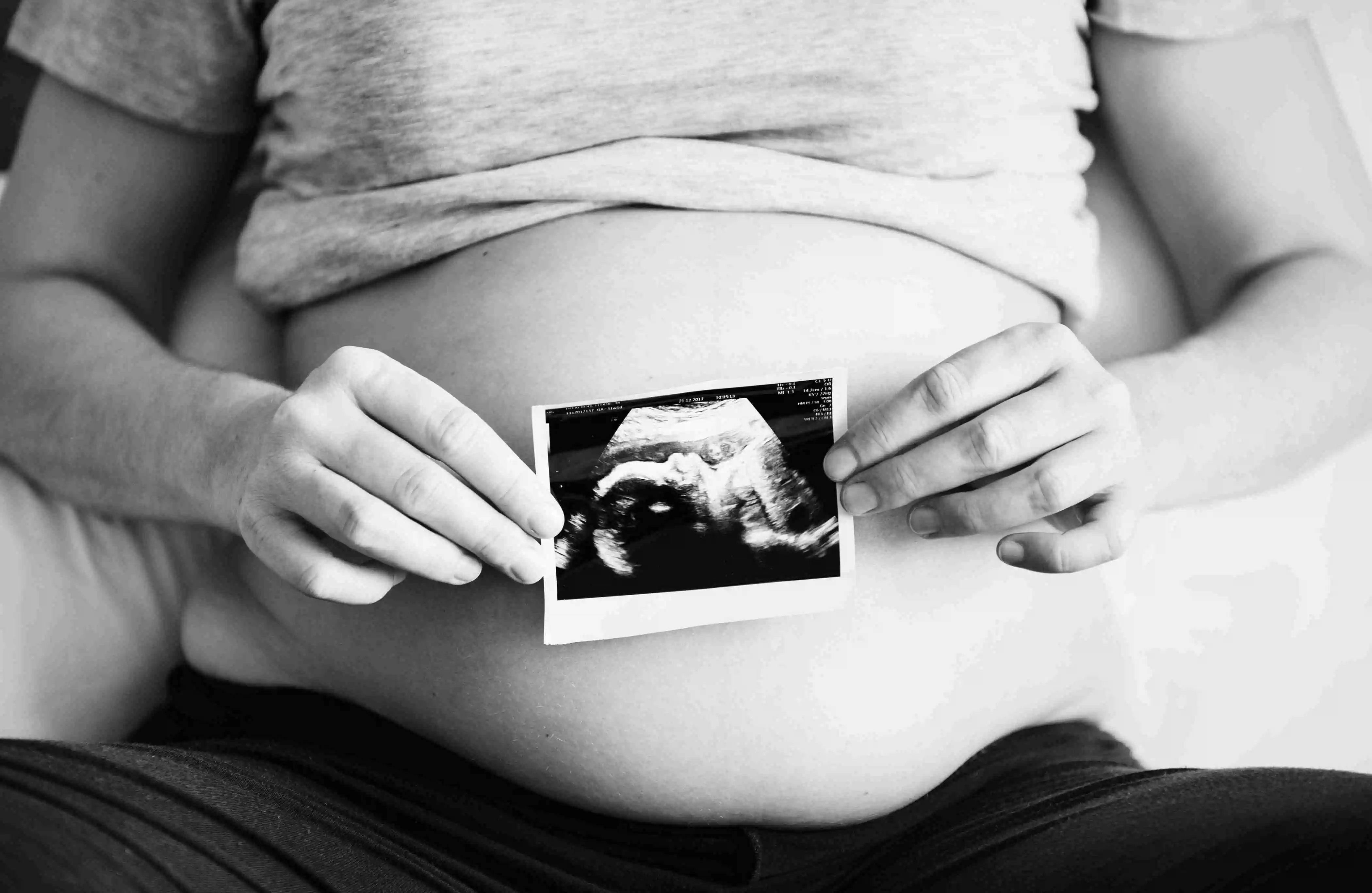 First trimester pregnancy symptoms and early baby development